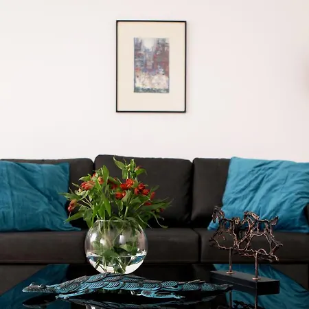 Triplex With Garage - Praca Das Flores Lisbon Room photo